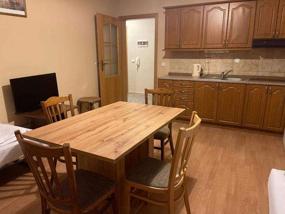 Apartamento Derby Apart Kvary Karlovy Vary Exterior foto
